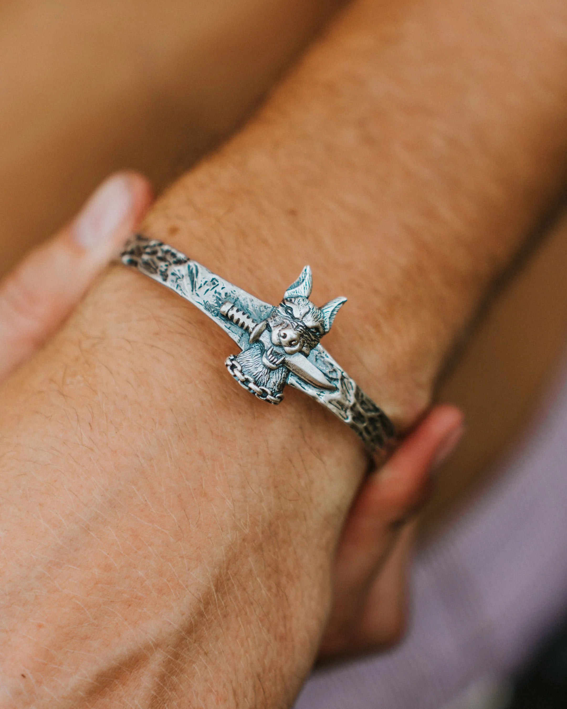 UNTOLD TRUTH / DOG AND DAGGER CUFF