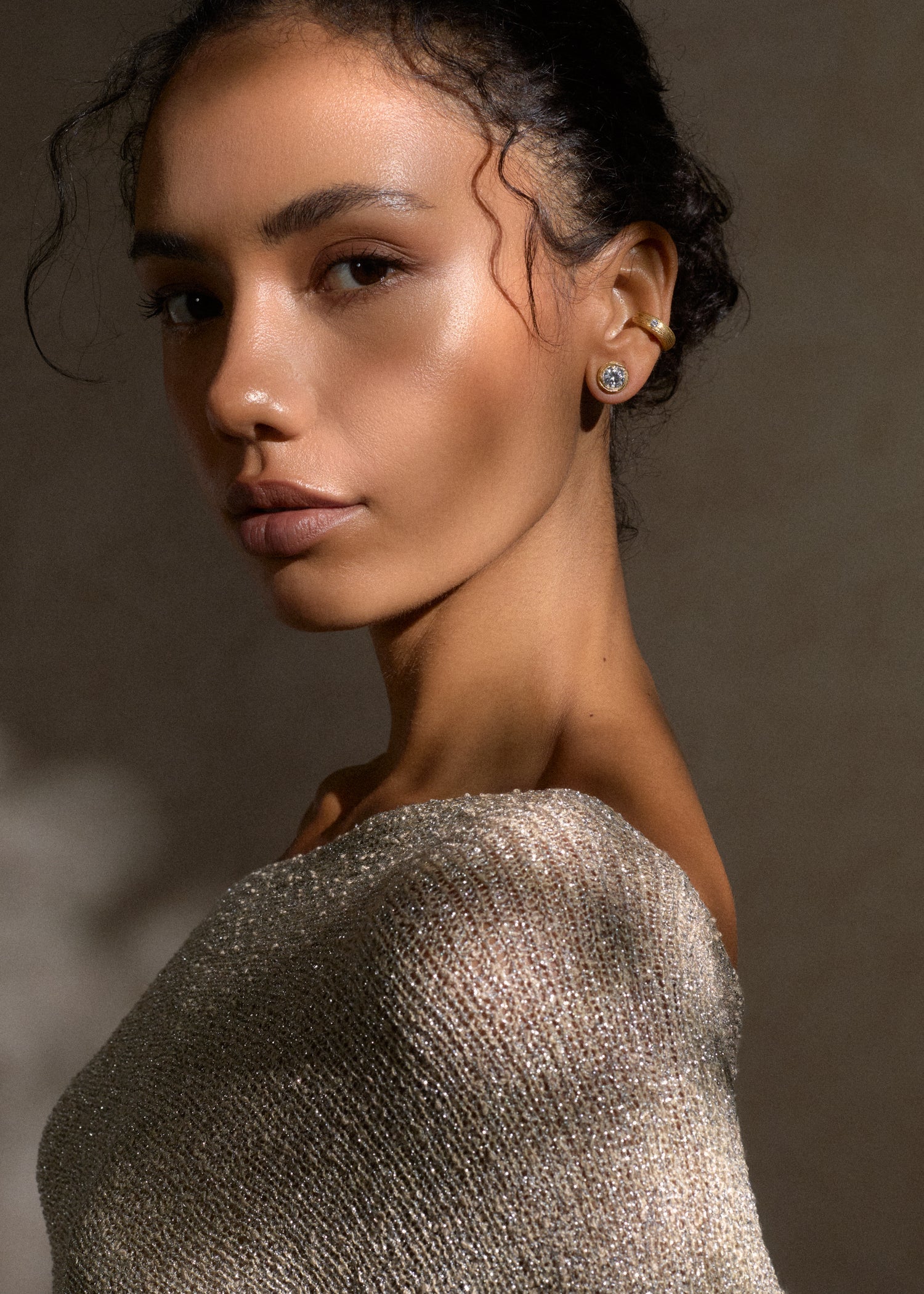IZA JEWELRY / VELA ROUND STUDS