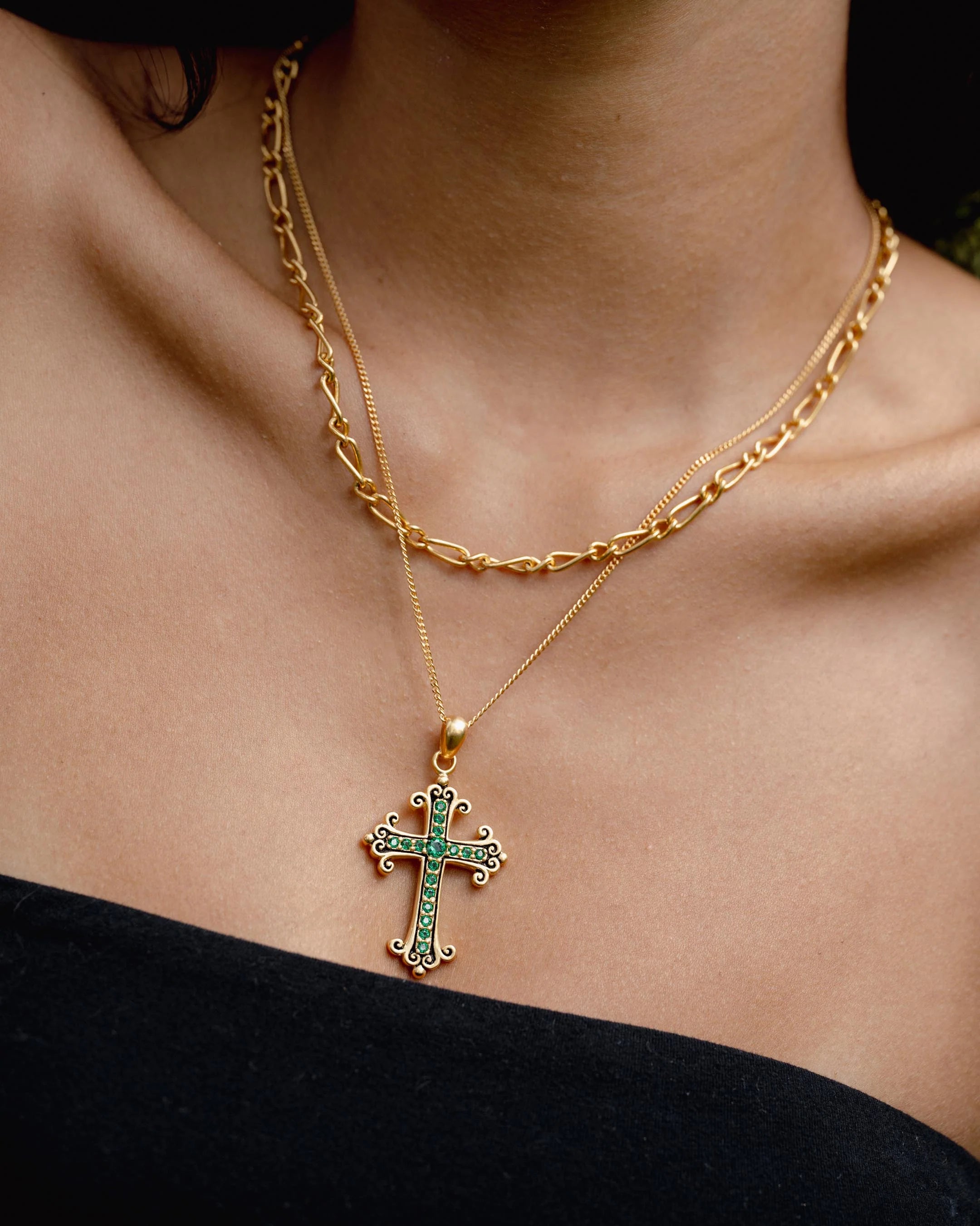 UNTOLD TRUTH / EMERALD CROSS PENDANT