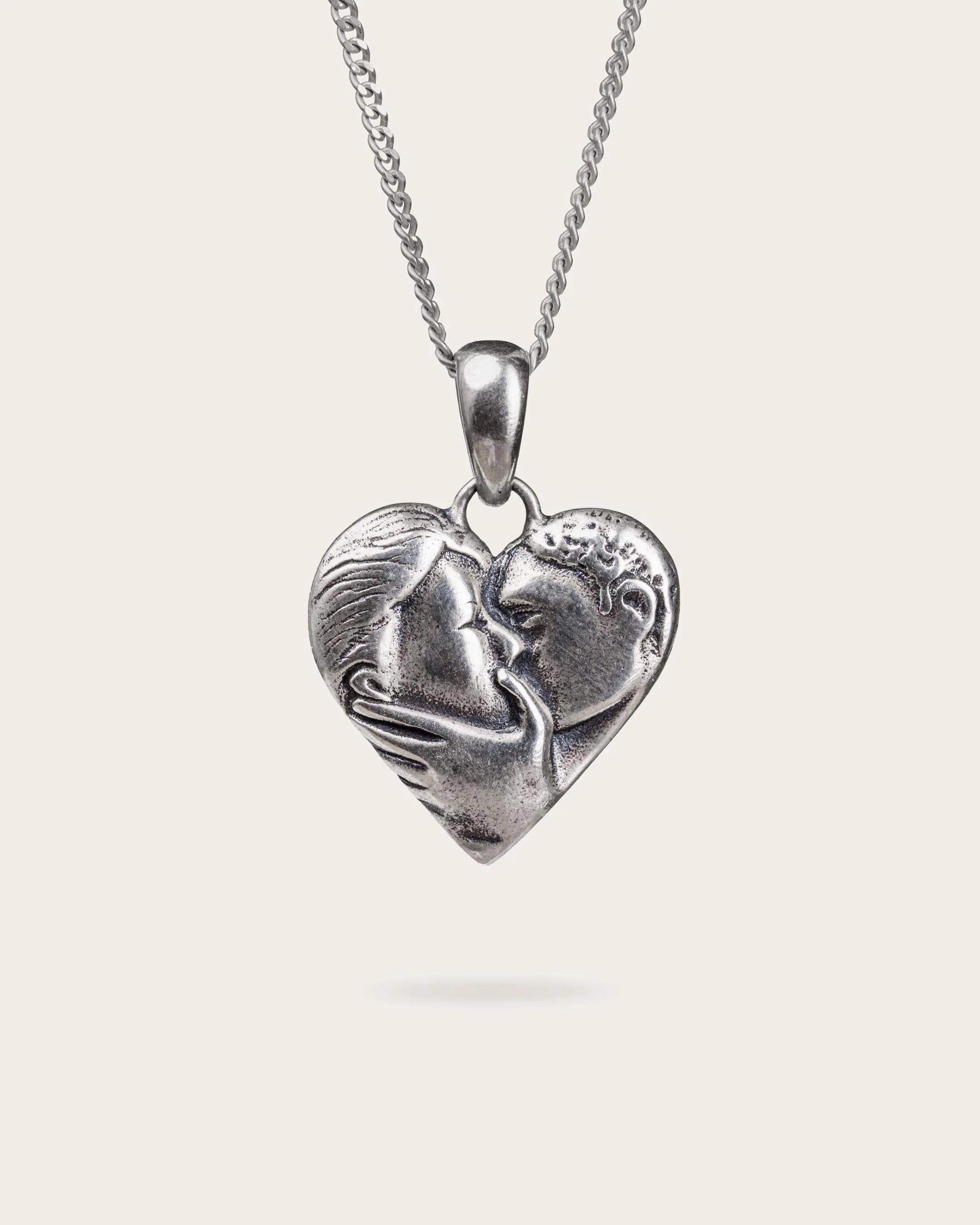 UNTOLD TRUTH / KISSING COUPLE PENDANT