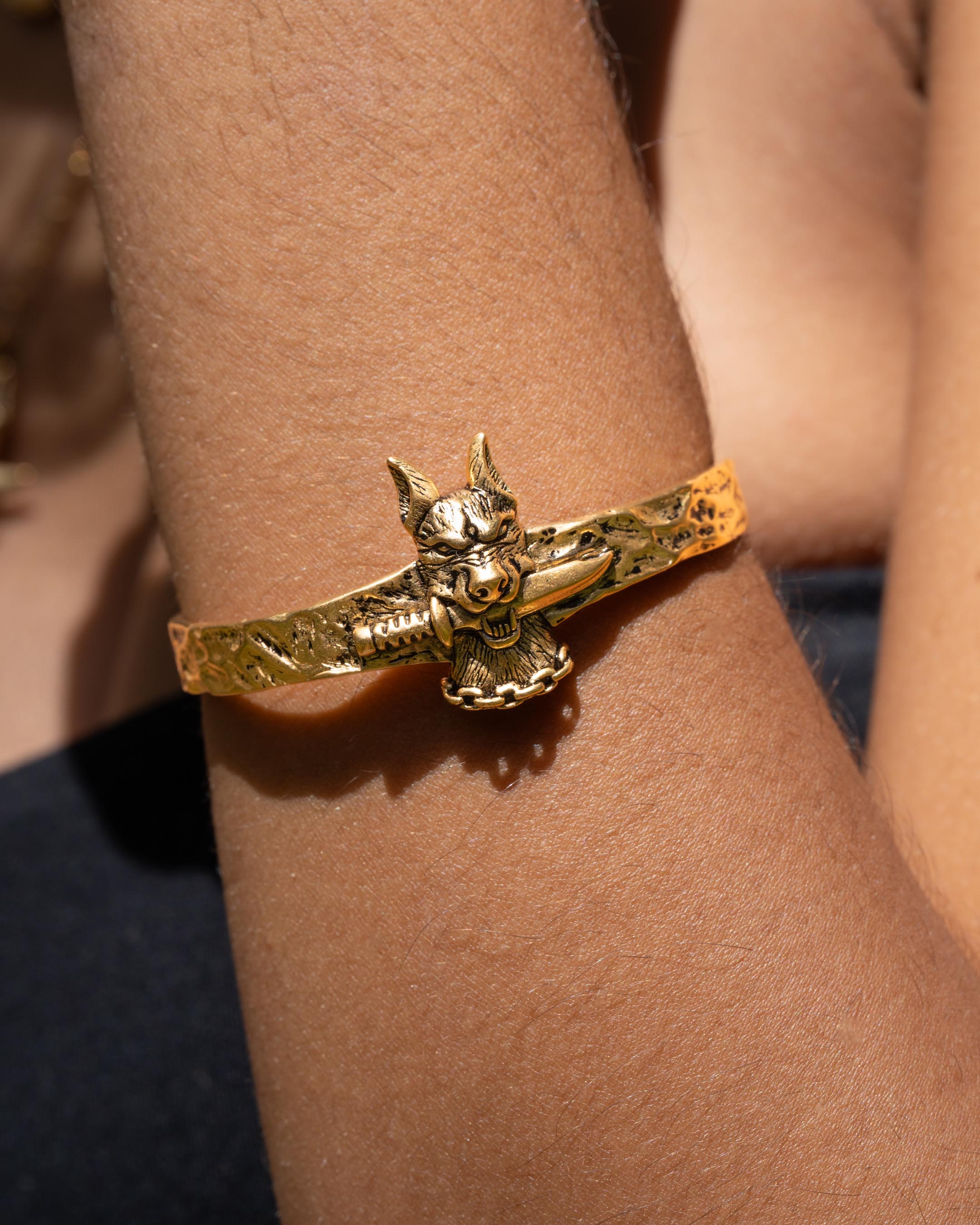 UNTOLD TRUTH / DOG AND DAGGER CUFF