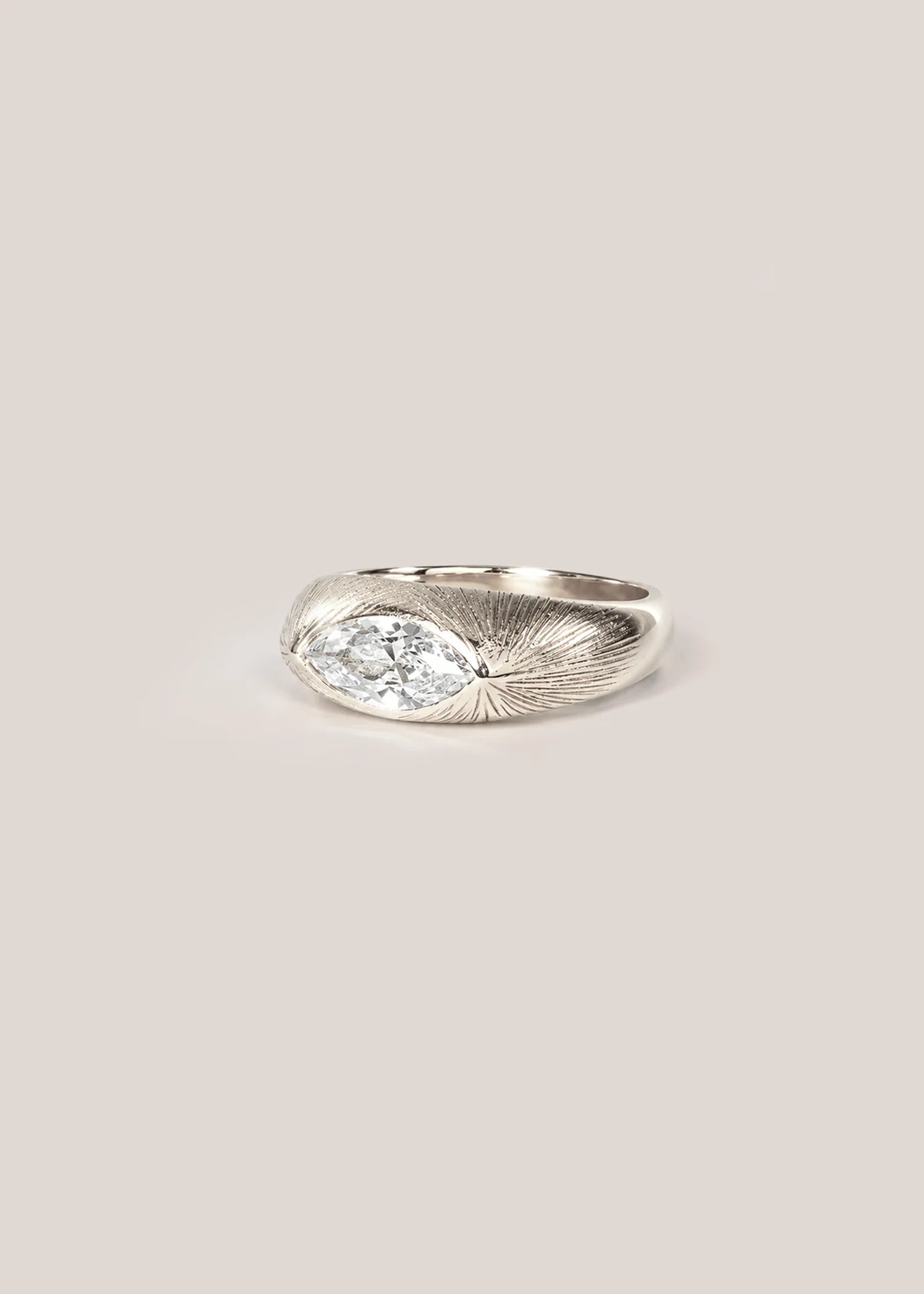 IZA JEWELRY / DEMI LUMAE RING