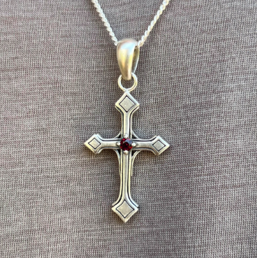 UNTOLD TRUTH / VINTAGE CROSS PENDANT