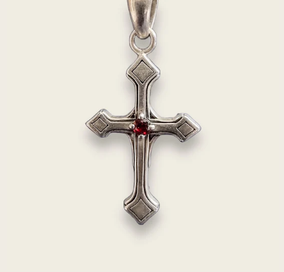 UNTOLD TRUTH / VINTAGE CROSS PENDANT