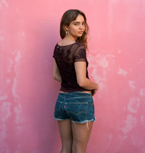 SHE IS I / PLUM GIRL TOP
