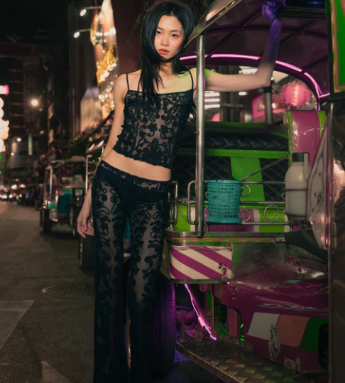 SHE IS I / ASIA TOP